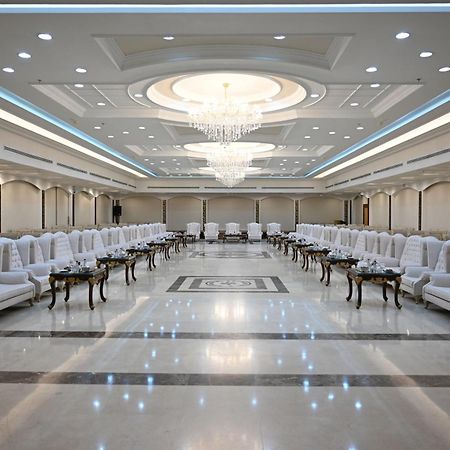 Le Meridien אל-מדינה מראה חיצוני תמונה The interior of the hotel