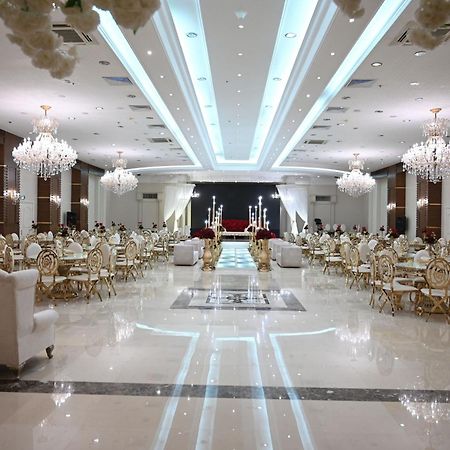 Le Meridien אל-מדינה מראה חיצוני תמונה A wedding hall in Cairo, Egypt