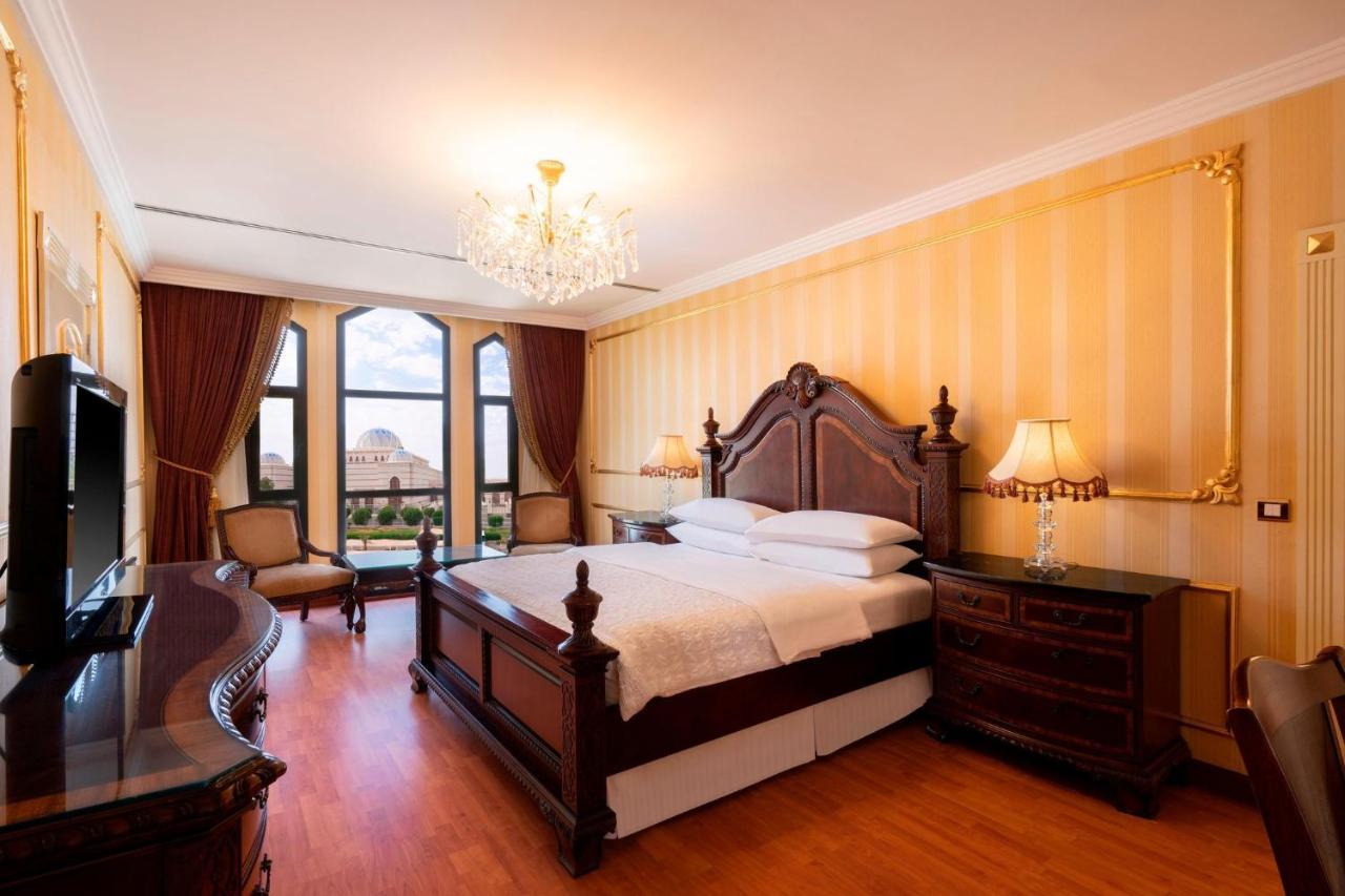 Le Meridien אל-מדינה מראה חיצוני תמונה A bedroom at the hotel