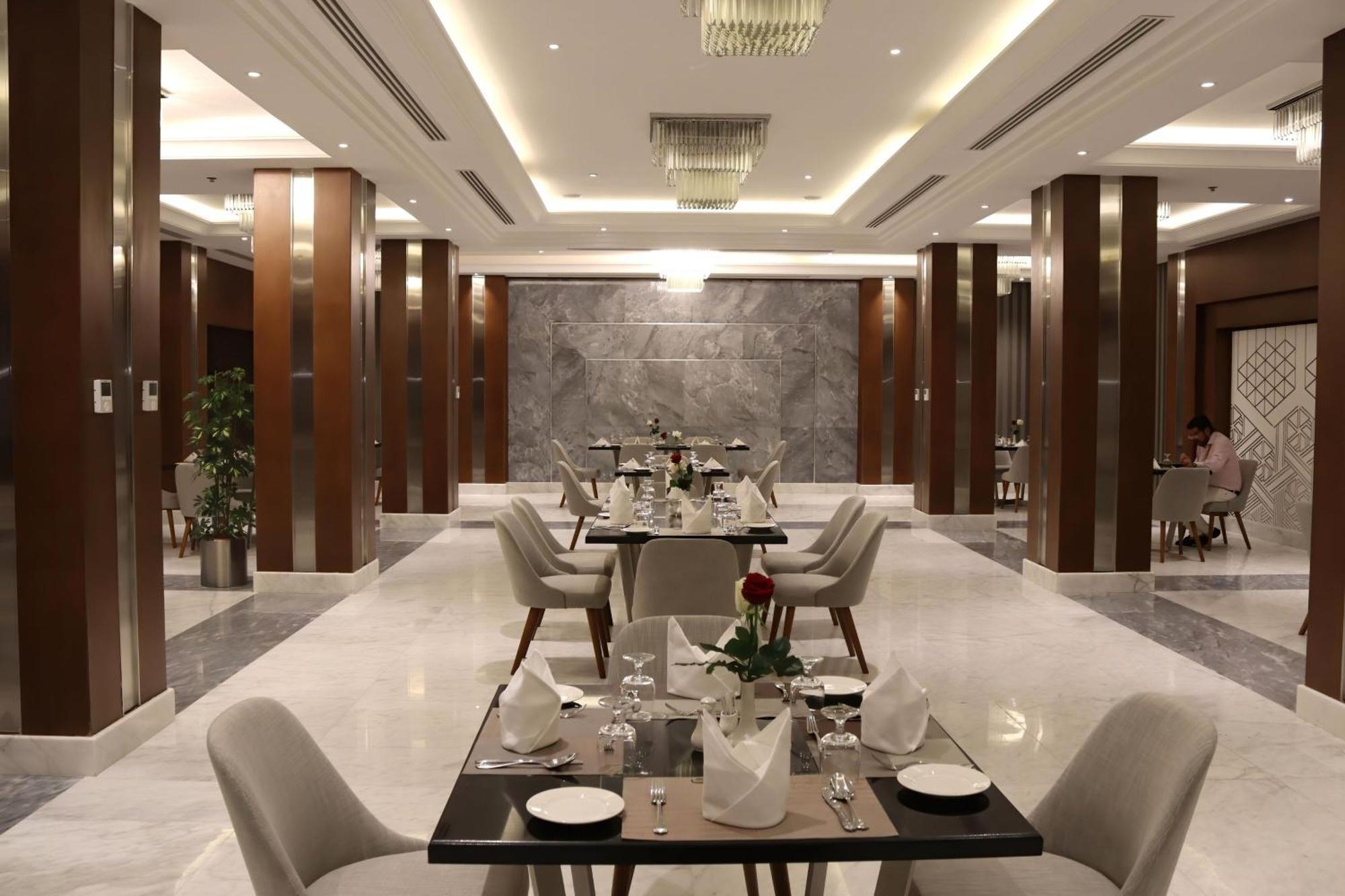 Le Meridien אל-מדינה מראה חיצוני תמונה The restaurant