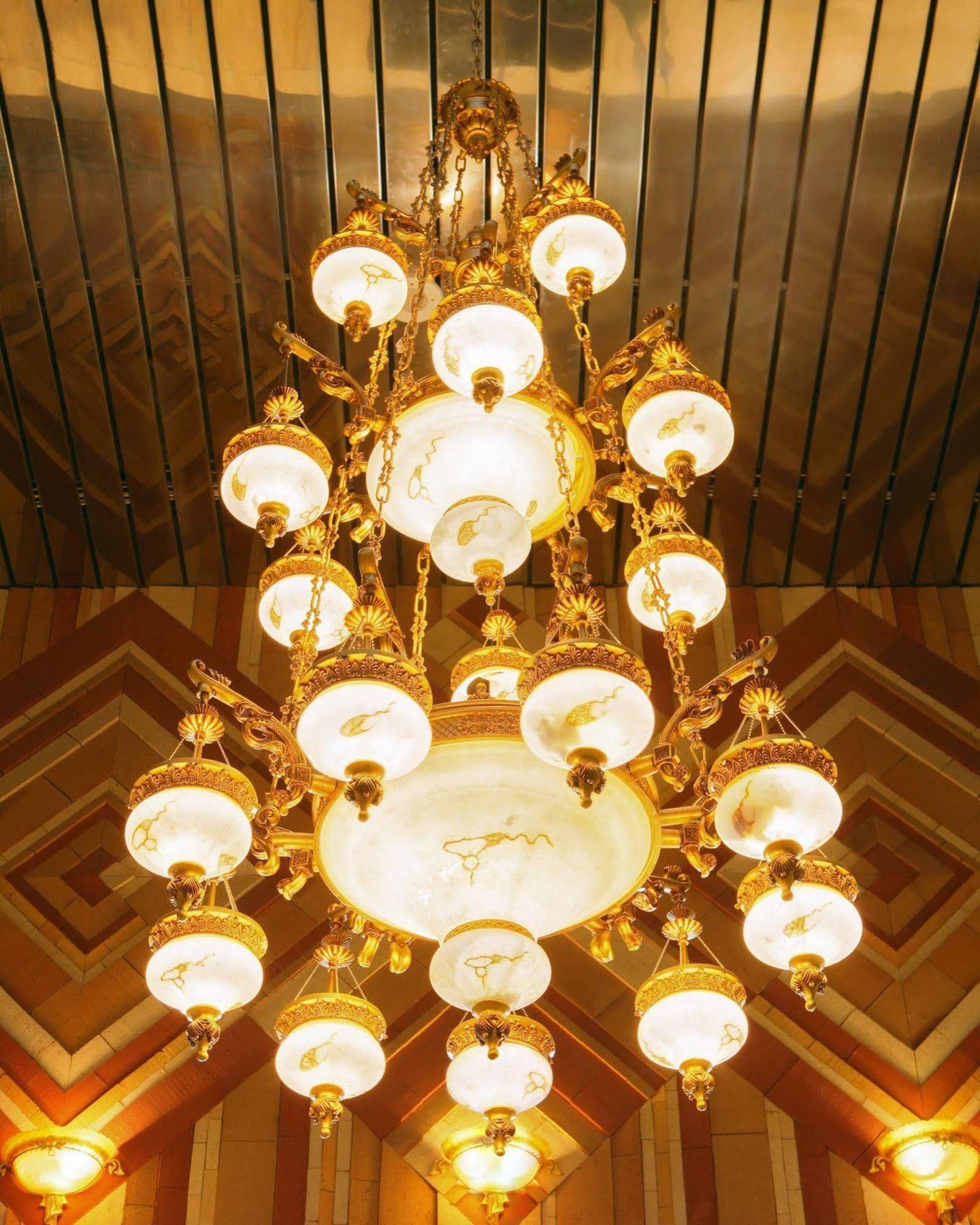 Le Meridien אל-מדינה מראה חיצוני תמונה A chandelier
